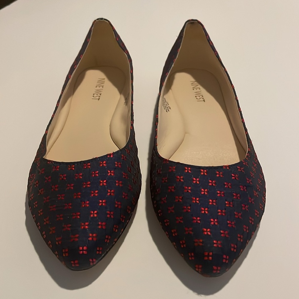 Nine West 7 1/2M Navy and Red Speakup Ballet Flat Shoes